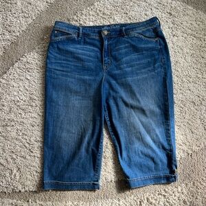 Slimming Jean skimmer pants/shorts